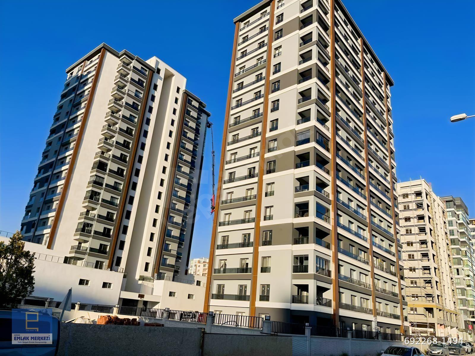 ##NİĞDE EMLAK MRKZNDEN BOR YOLU SİTEDE 4+1 SATILIK SIFIR DAİRE#