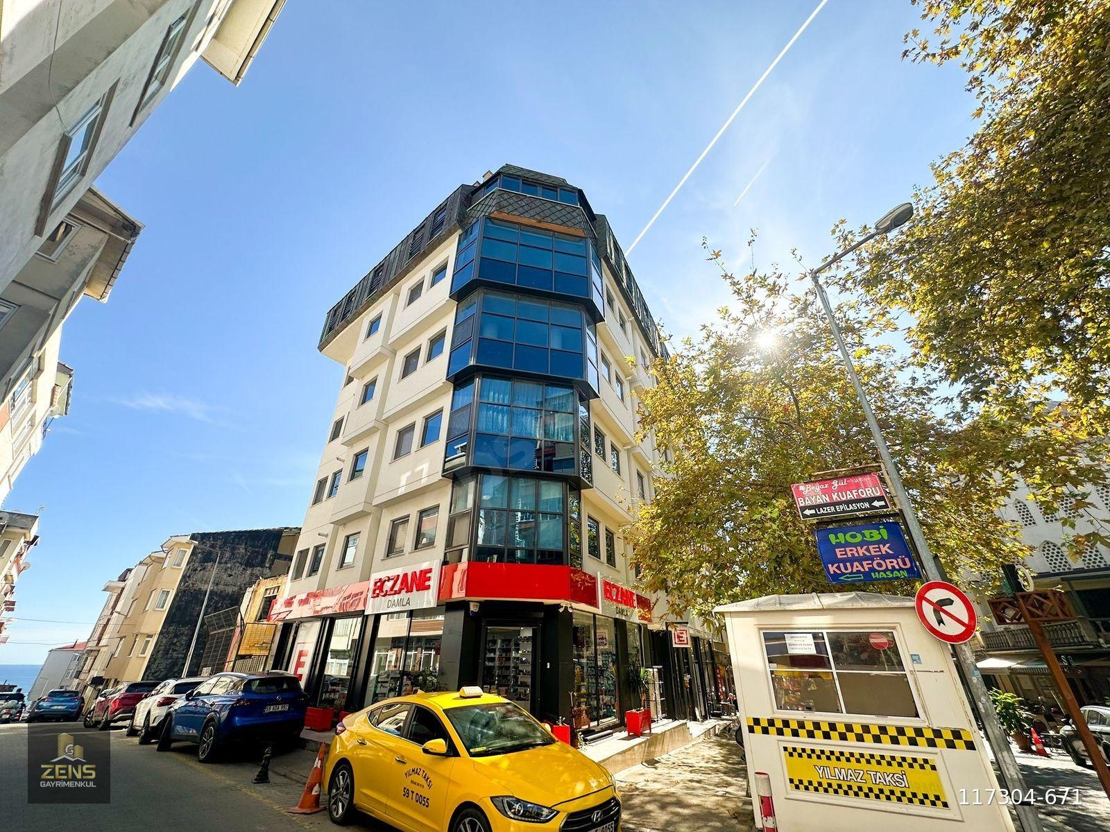 ZENS'DEN ÇARŞI MERKEZİNDE CADDE ÜSTÜ KİRALIK 1+1 DAİRE