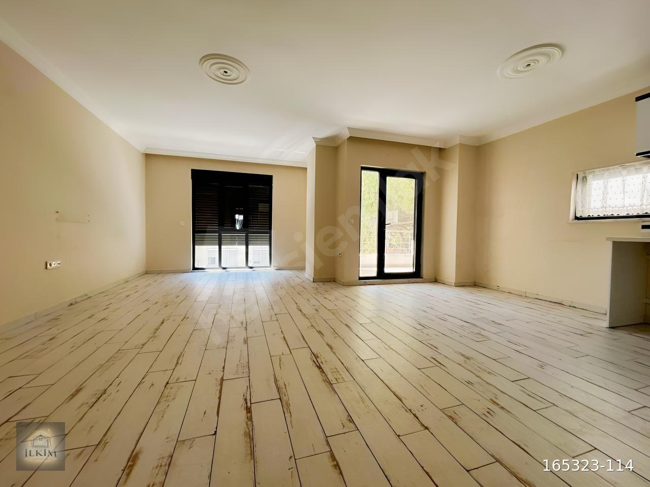 BURHANİYE MERKEZDE YENİ BİNADA ARAKAT 3+1 KİRALIK DAİRE