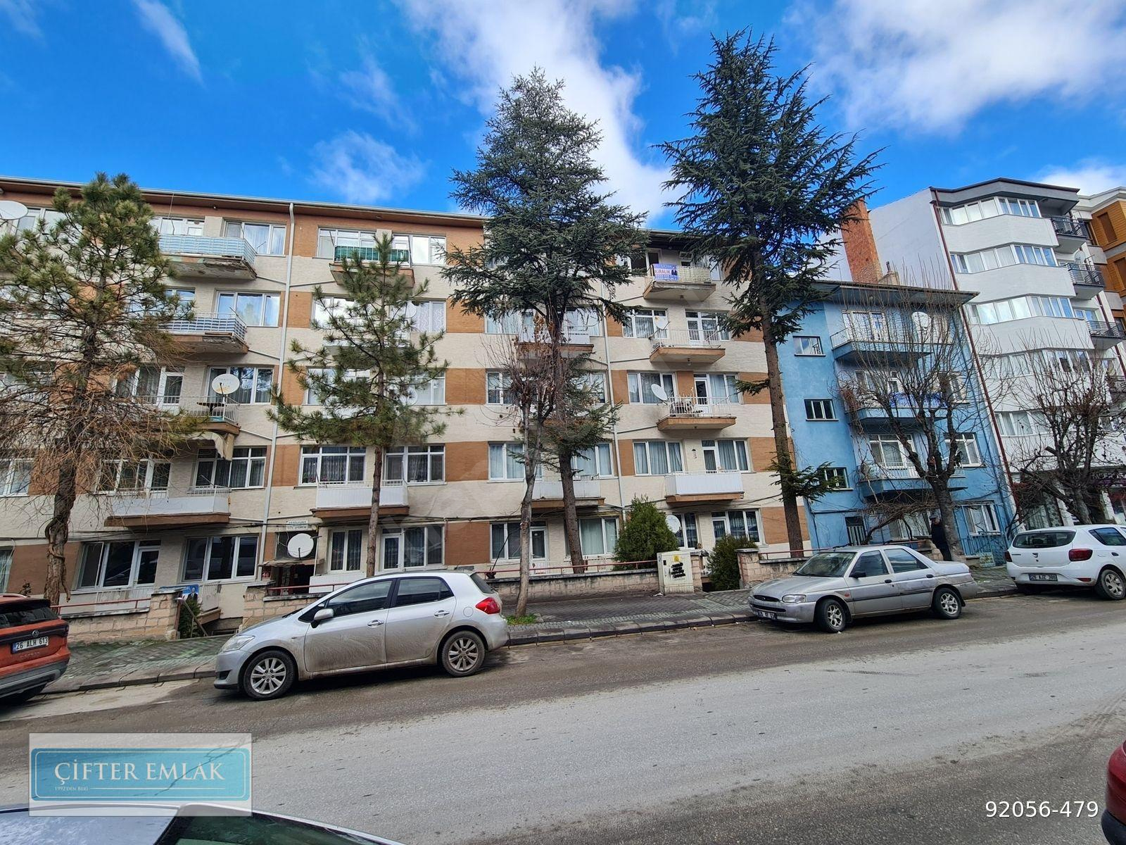 ALİ ÇİFTER' DEN TAŞKÖPRÜ CADDESİ ÜZERİNDE KİRALIK 2+1 DAİRE