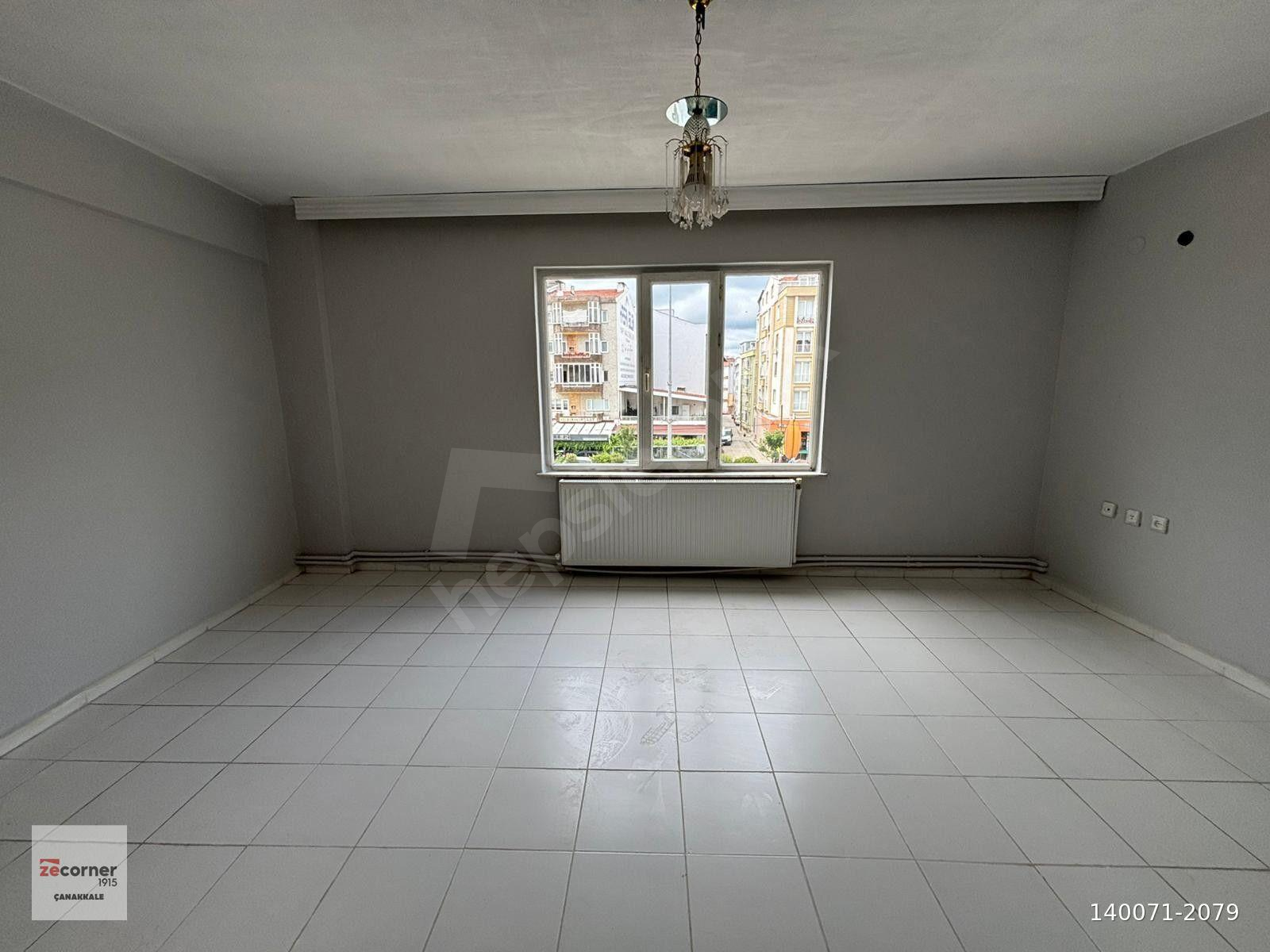 LAPSEKİ MERKEZ CADDE ÜZERİ SATILIK 2+1 FIRSAT DAİRE