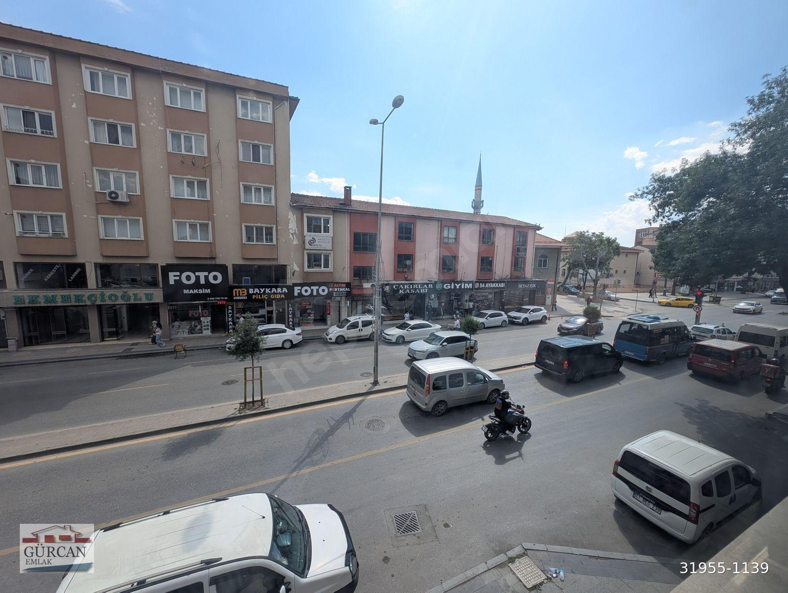 ADAPAZARI MERKEZ'DE CADDE ÜZERİNDE BAKIMLI 3+1 KİRALIK DAİRE