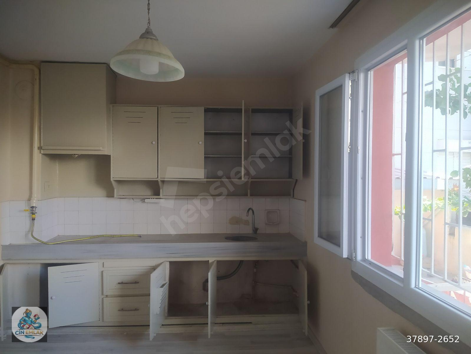 Salihli Cin Emlak'tan Kurtuluş Mah Kiralık 3+1 130 M2 Doğalgazlı Yüksek Zemin Daire