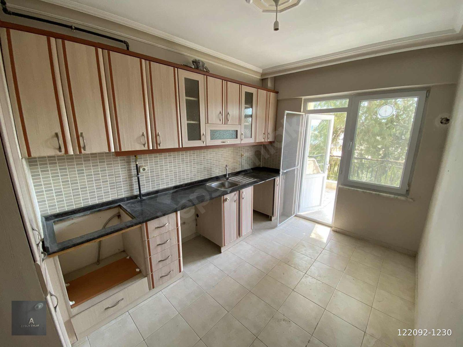 GÖÇERLER'DE KİRALIK SİTE İÇİ 3+1 ÇOK GENİŞ DAİRE