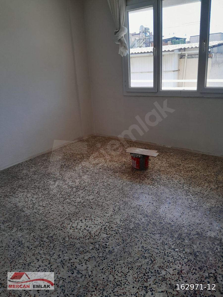 BAYRAKILI MANAVKUYUDA KIRALIK DAIRE İKİ ARTI BİR