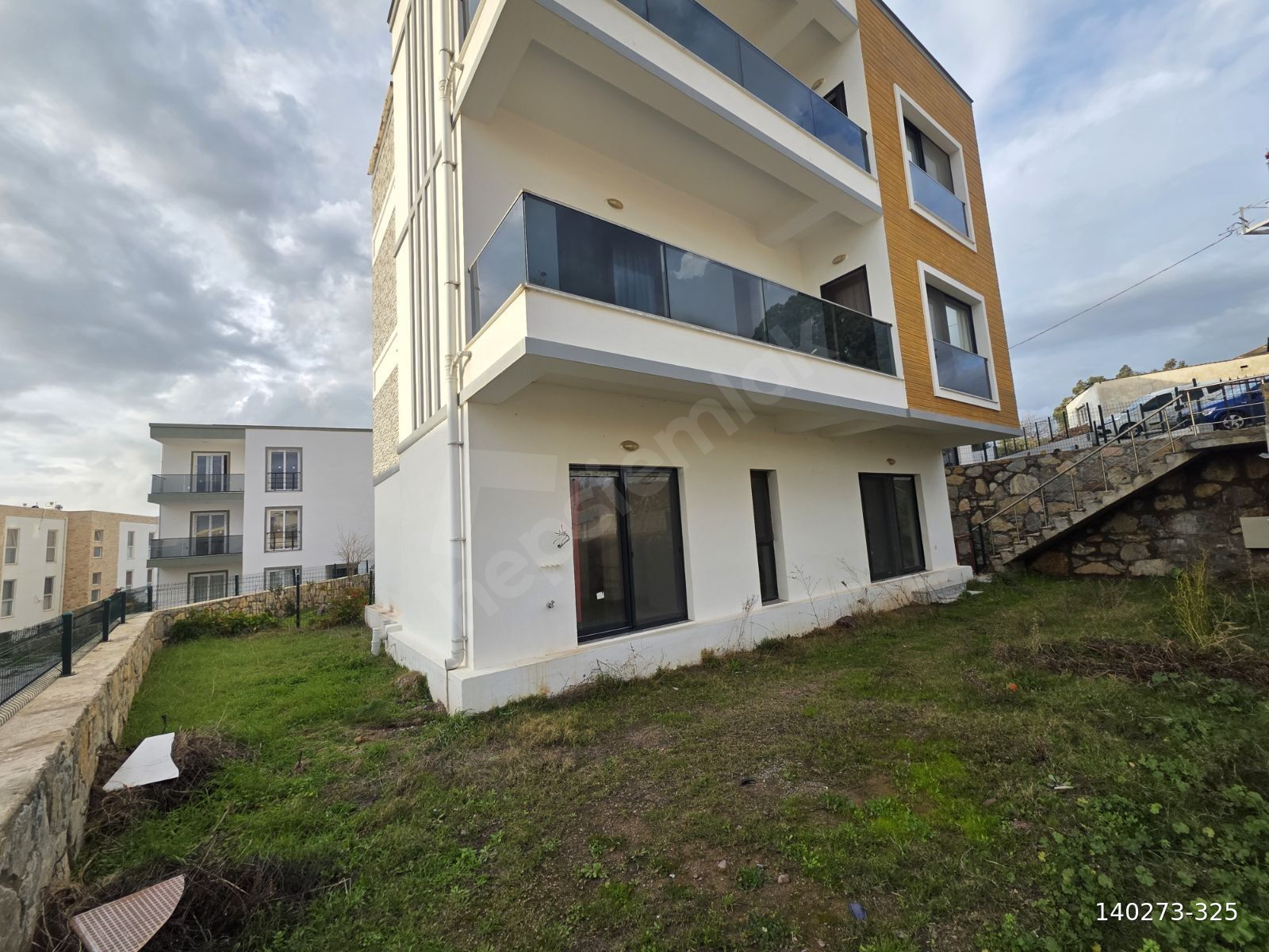 MUMCULAR DA SATILIK 2+1 BAHÇE KATI DAİRE
