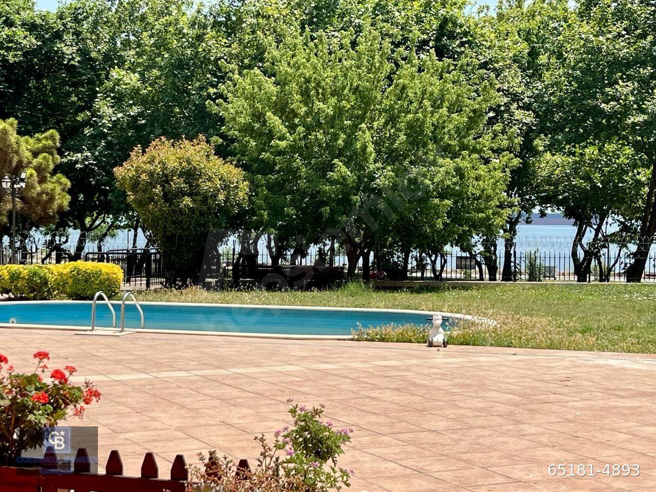 Avcılar'ın en prestijli binasında kiracılı yatırımlık daire