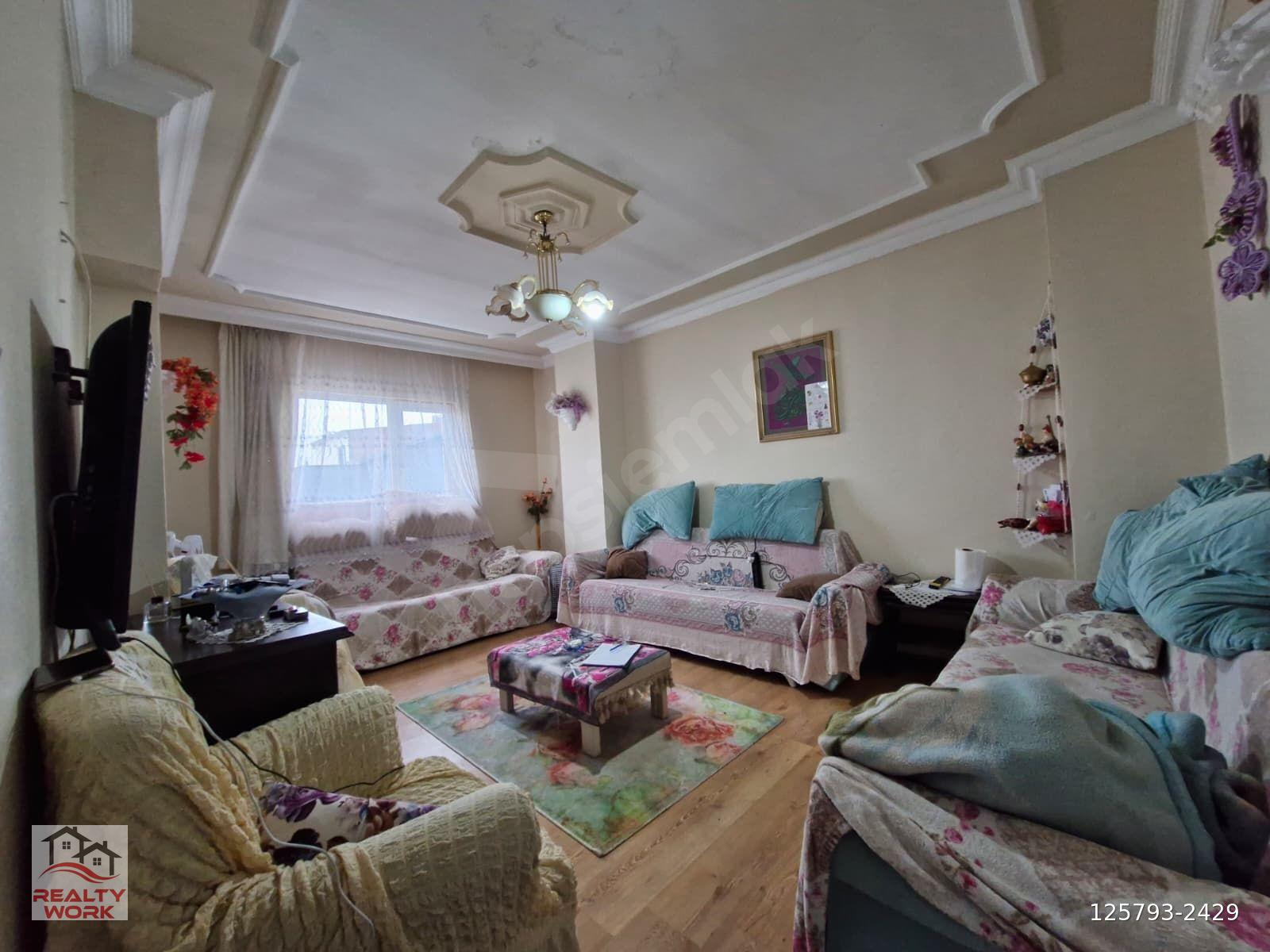REALTY WORK'TEN ÇAYIROVA'DA MERKEZİ KONUMDA 2+1 ARA KAT DAİRE