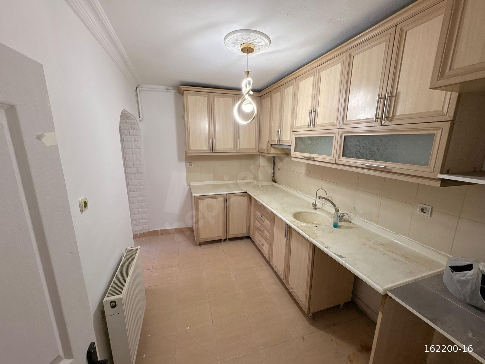 PLEVNE MAH. 3+1 YÜKSEK GİRİŞ CADDEYE YAKIN MASRAFSIZ DAİRE