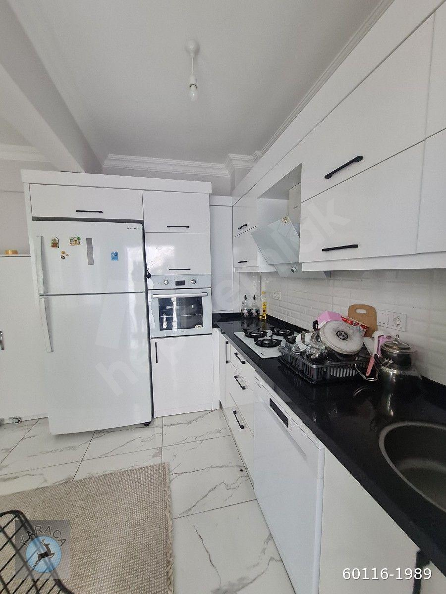 Eşyalı 80,m2,1+1 Daire, Kira Süresi En Az 1 Yıllık Olur. Konyaaltı Cad 2 Katta Bakimlı ,Ayrı Mutfak