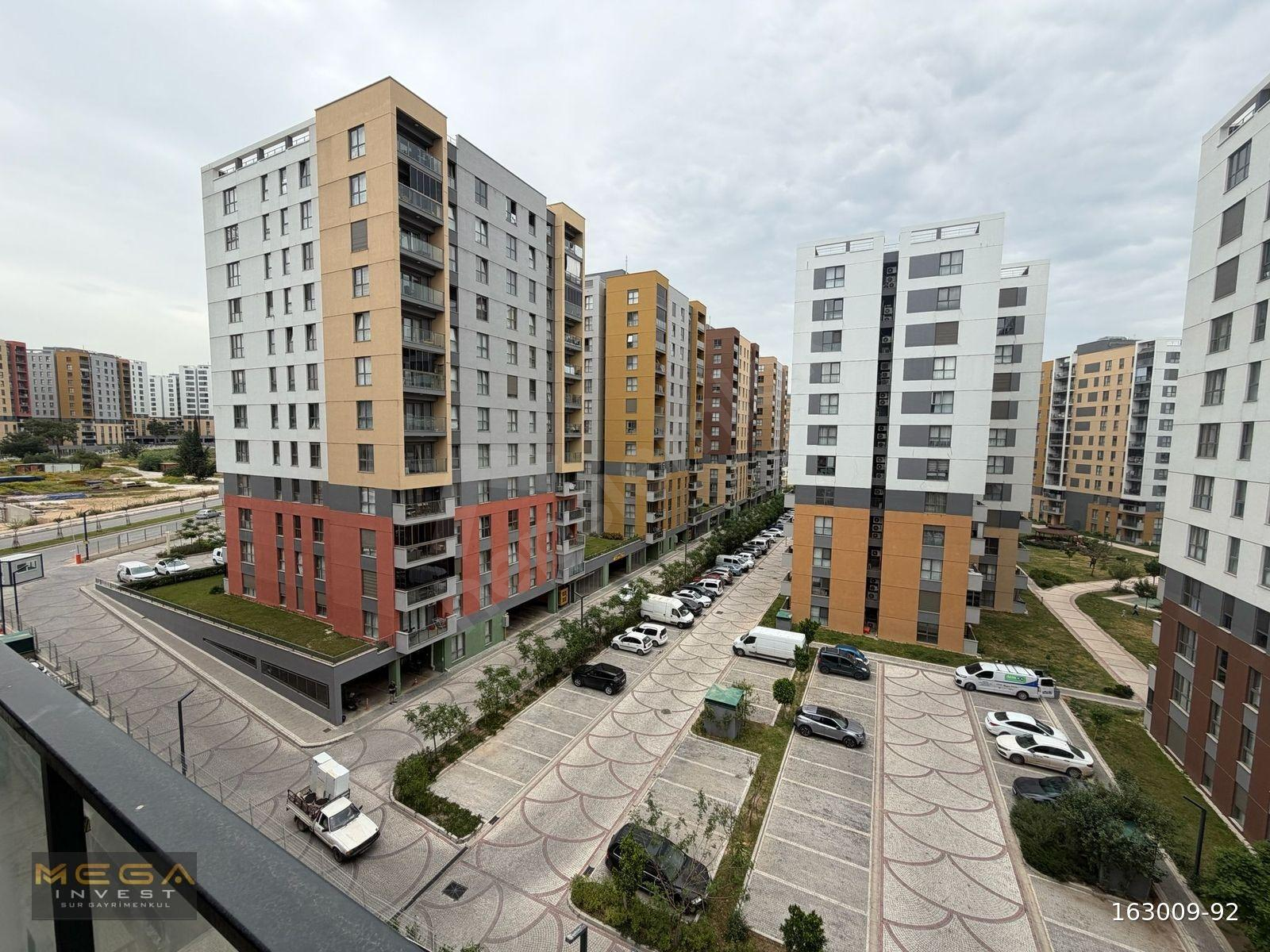 MEGA İNVEST'den SURCADDE'de KİRALIK 1+1 61 m2 DAİRE