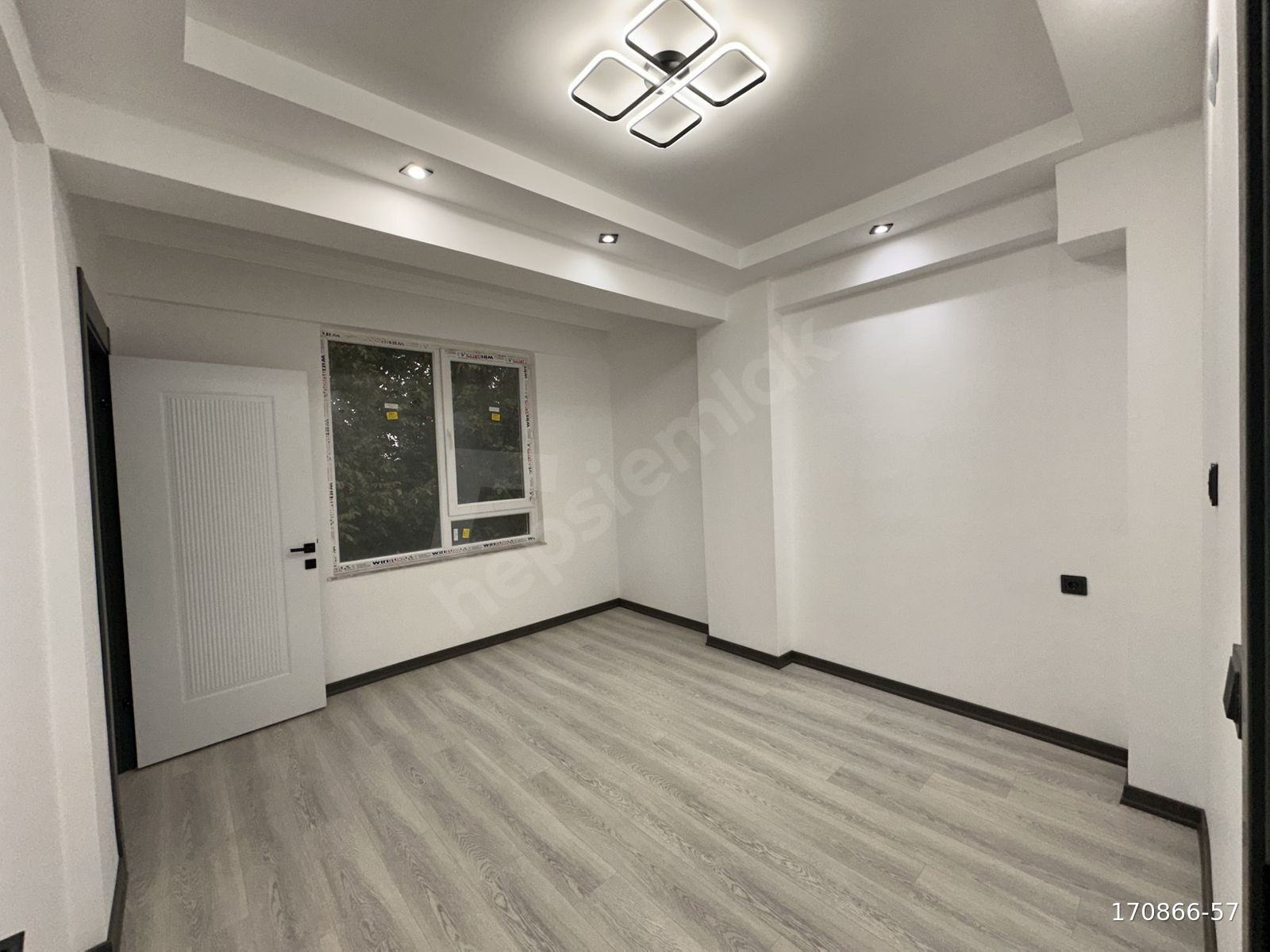 CEM EVİNE 5 dkYÜRÜME MESAFEDE GENİŞ AYRI MUTFAKLI MÜKEMMEL KONUMLU KALİTELİ İŞCİLİK SATILIK 2+0DAİRE