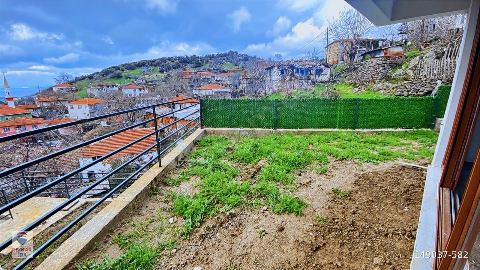 Lapseki Taştepe de Müstakil Girişli Deniz Manzaralı Satılık 1+1