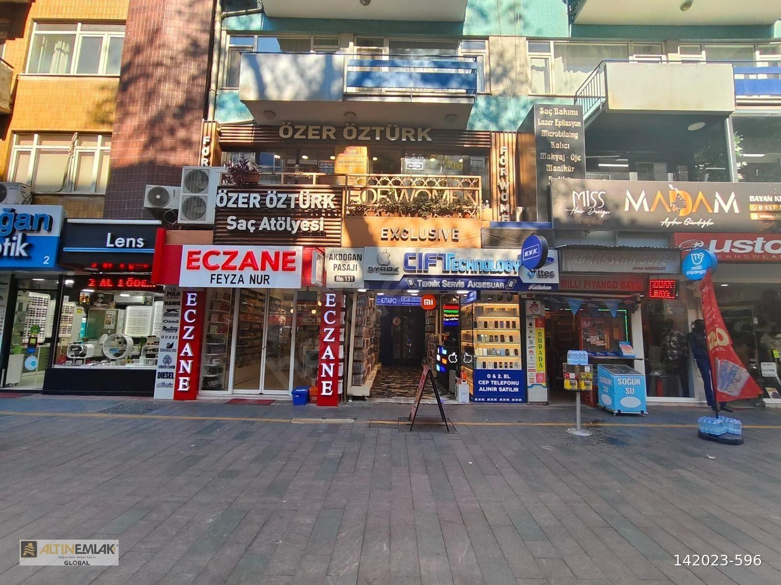 İZMİT YÜRÜYÜŞ YOLUNA CEPHELİ MERKEZİ KONUMDA SATILIK 3+1 GENİŞ DAİRE