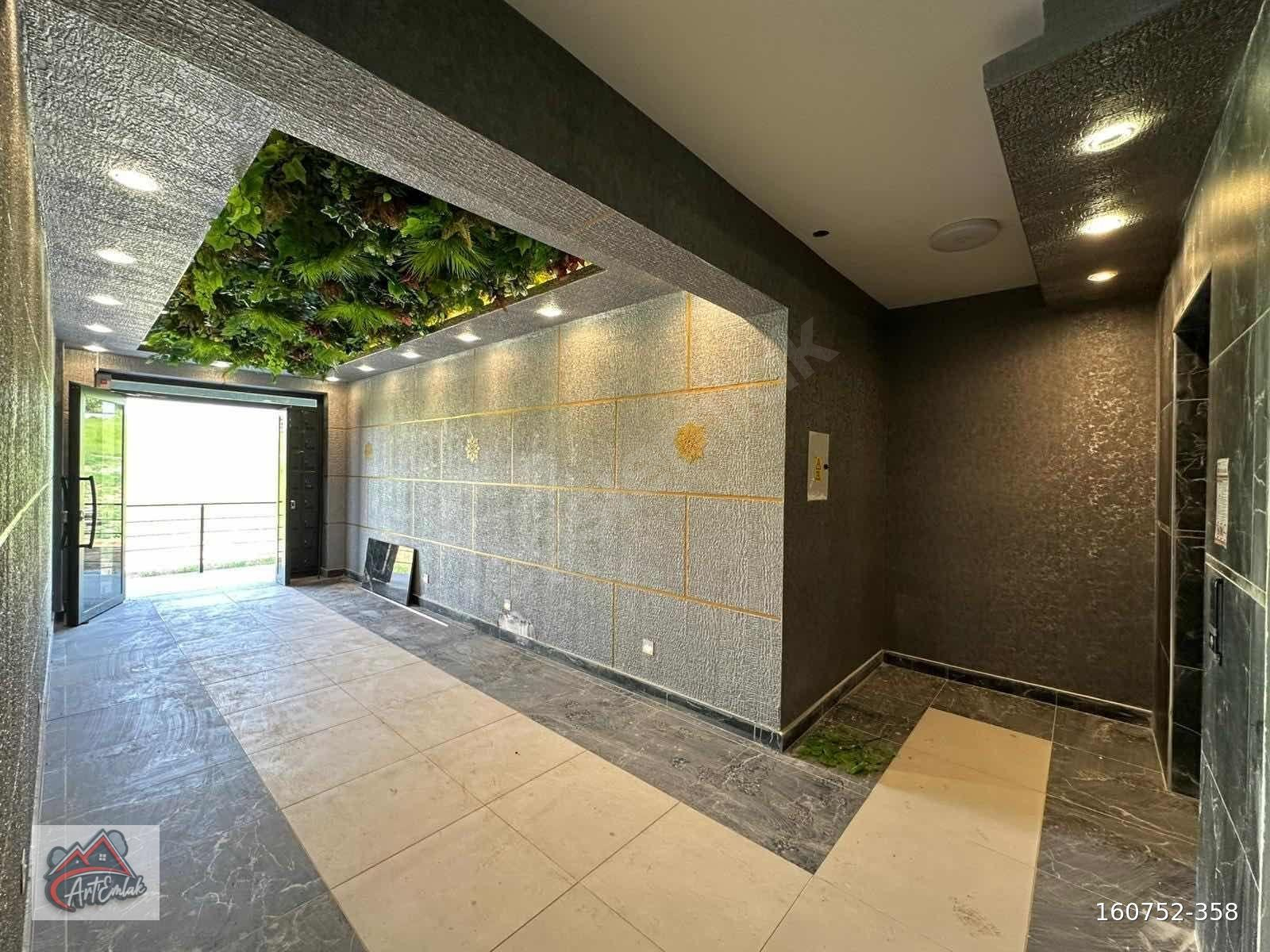 ARTI EMLAK'tan MERKEZE 200 M ŞIK ve MODERN TASARIMLI SIFIR 2+1