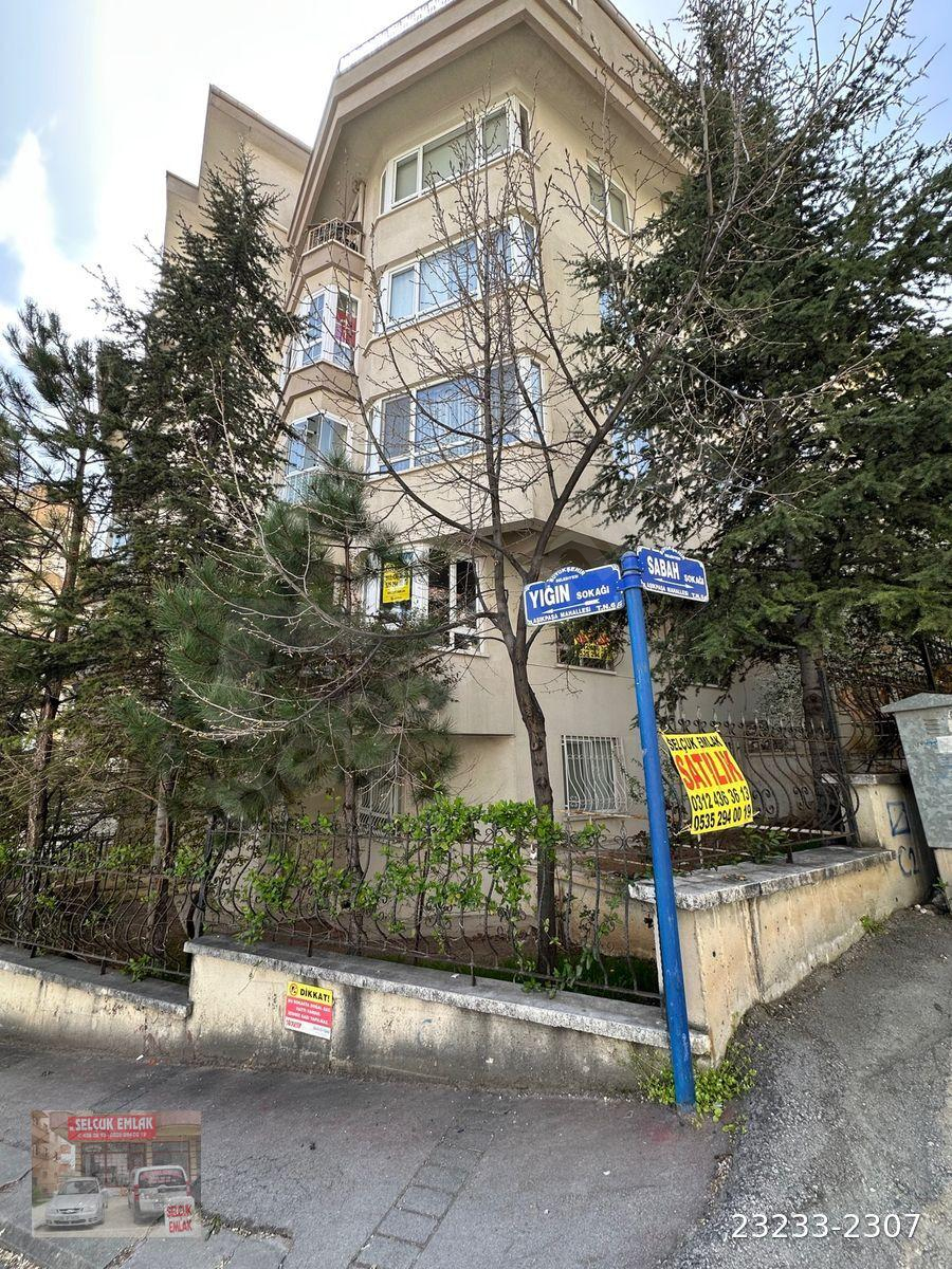 SELÇUK EMLAK’TAN AŞIKPAŞA AÇIN CADDESİ ARA KAT KOMBİLİ 130 METRE KAPALI GARAJLI ASANSÖRLÜ KÖŞE BAŞI
