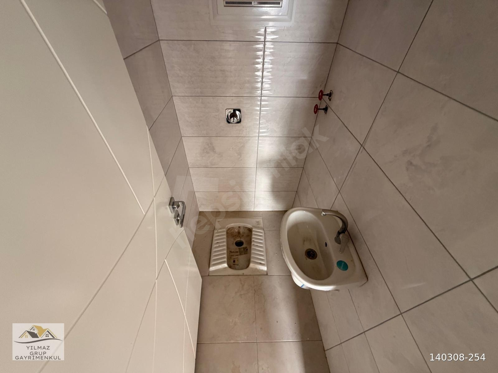TRAMVAYA 150 METRE 3+1 135 M2 ASANSÖRLÜ GÜNEY CEPHE