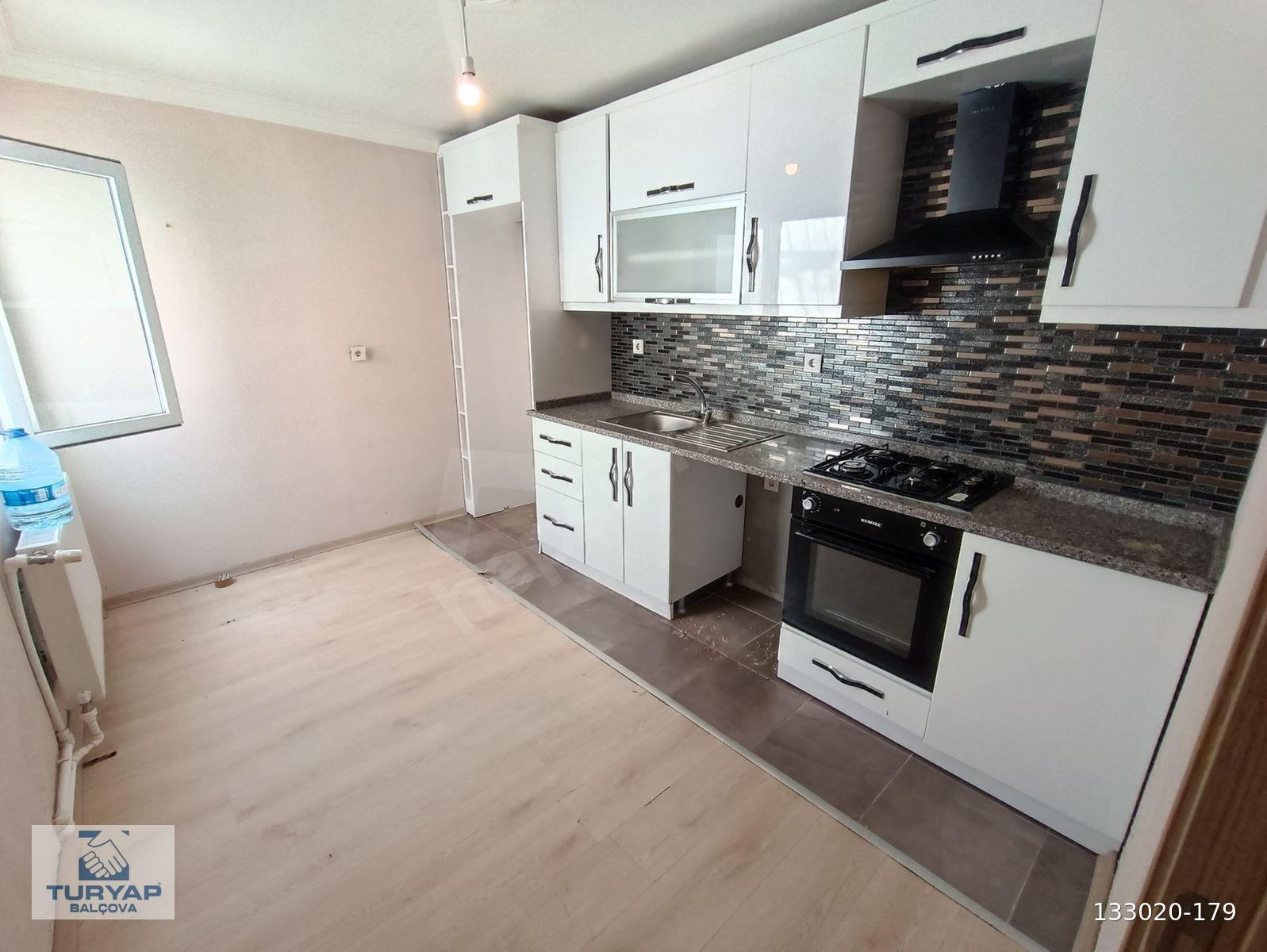 sakarya caddesinde belediye yakını 3+1 asansörlü bakımlı kiralık