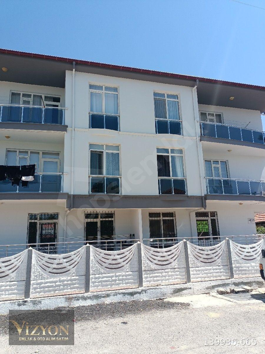 Vizyon Emlaktan satılık Türbe mahallesi zemin kat içi lüks yapılı 2+1 masrafsız daire