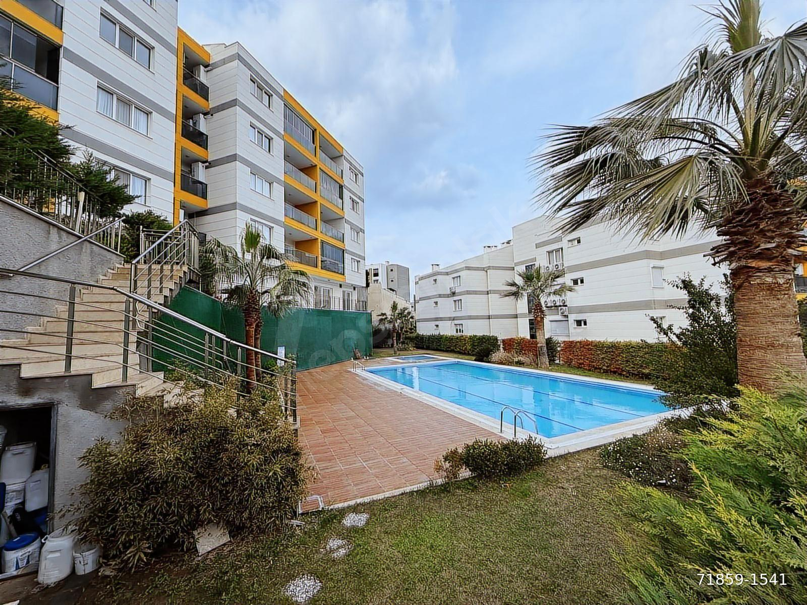 KUŞADASI MERKEZE YAKIN EŞYALI GÜVENLİK VE HAVUZLU 3+1 SATILIK