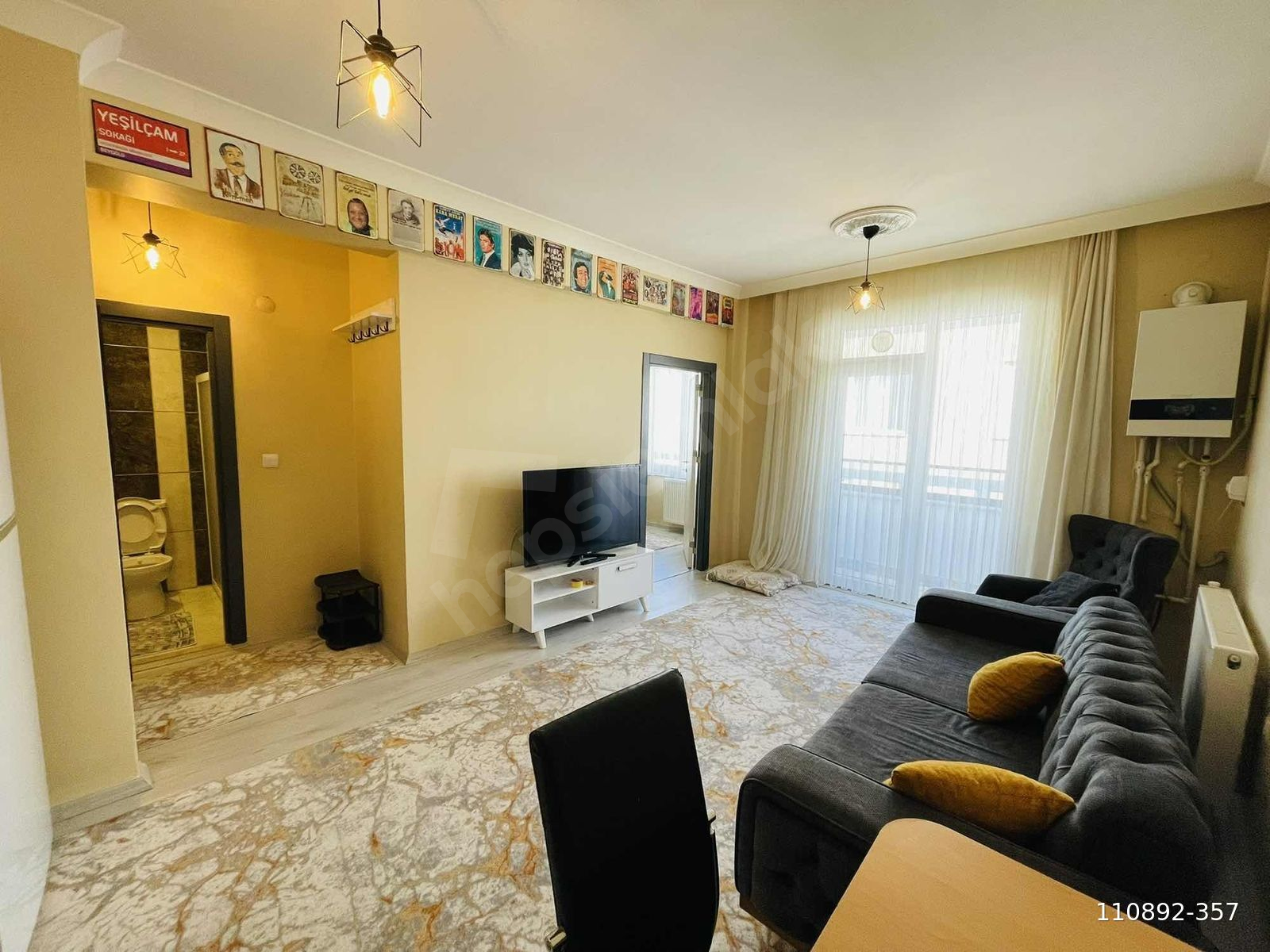 VAN ALİPAŞA'DA MEMURA KİRALIK EŞYALI 1+1 BALKONLU LÜKS DAİRE