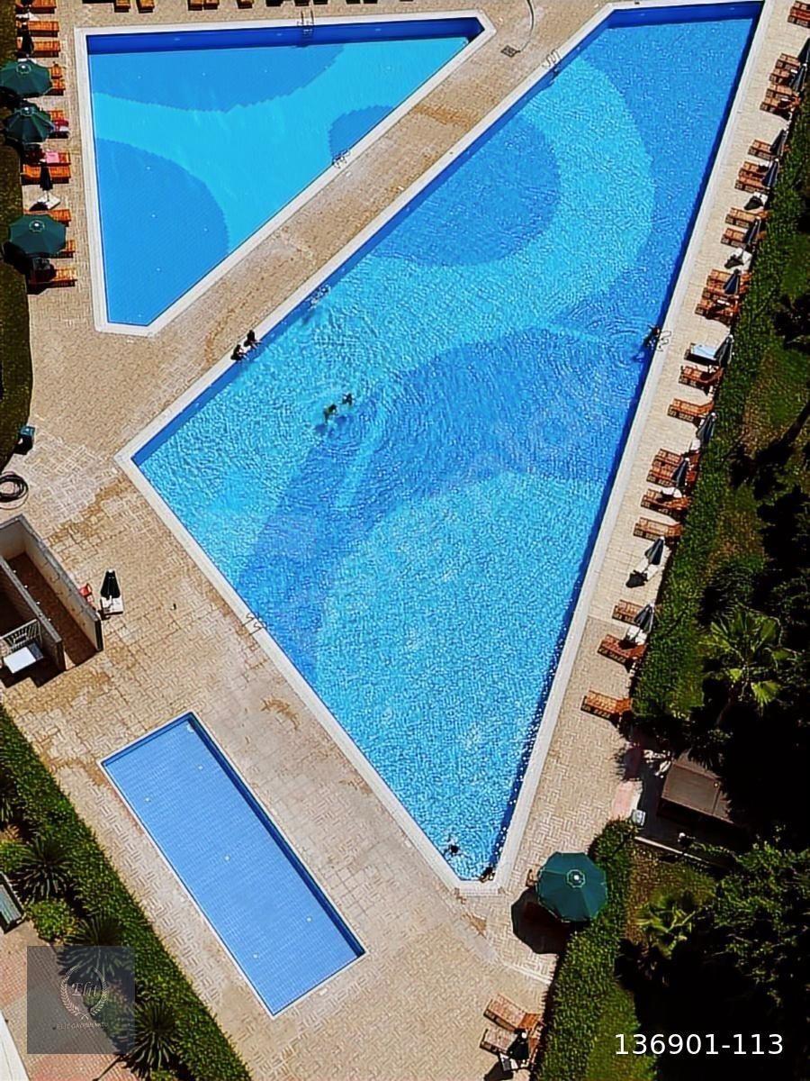ÇEŞMELİ'DE FUL DENİZ MANZARALI FERAH 2+1 EŞYALI KİRALIK DAİRE