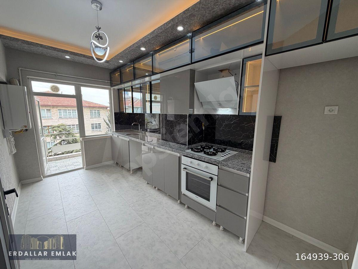 Keçiören Yakacık Mahallesi Cadde Paraleli 3.Üst Kat Ön Güney Cephe Bağımsız Çift Banyolu Lüks Yapılı