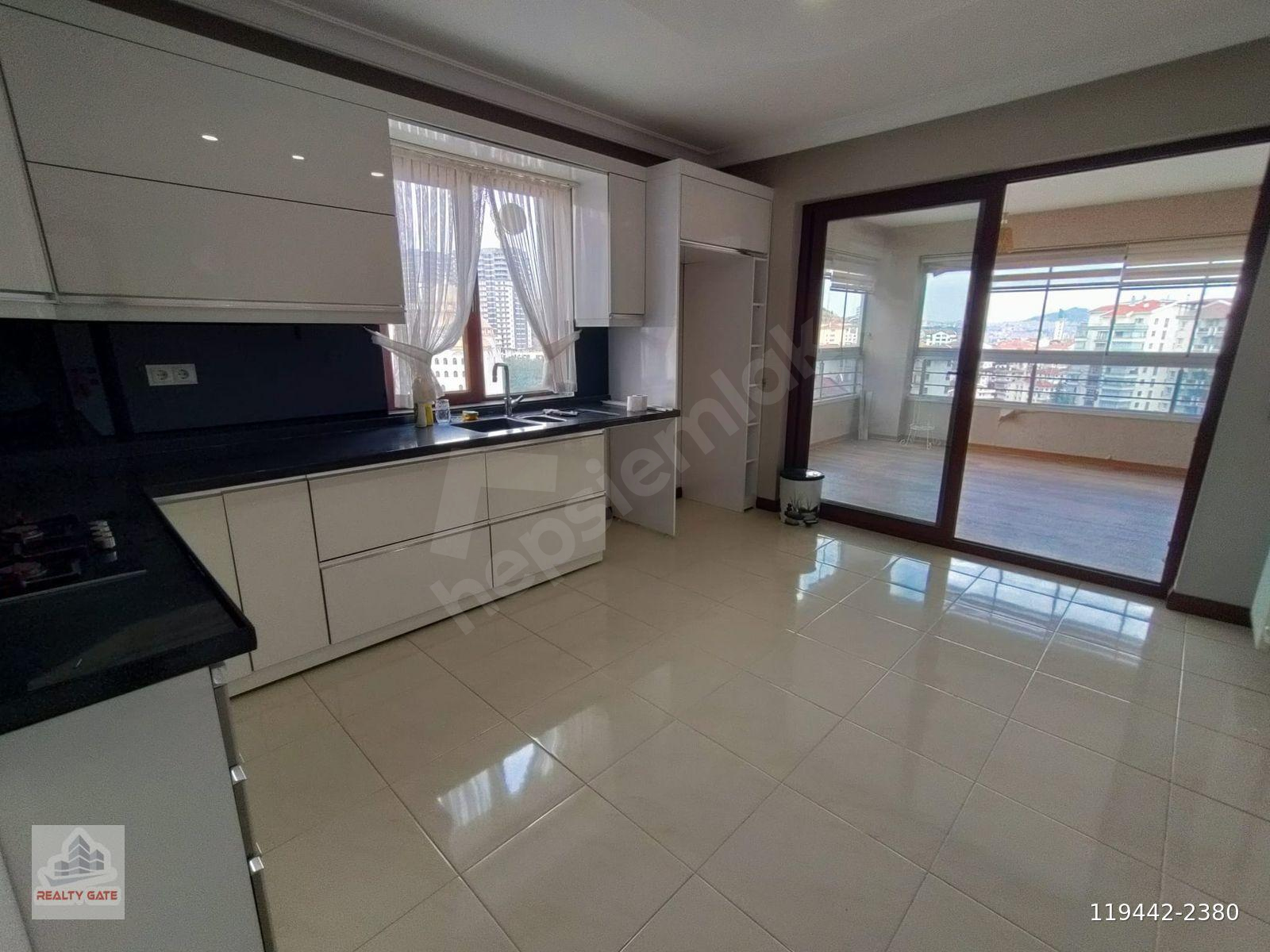 FUL YAPILI MANZARALI CADDE KENARI SATILIK 4+1 DAİRE