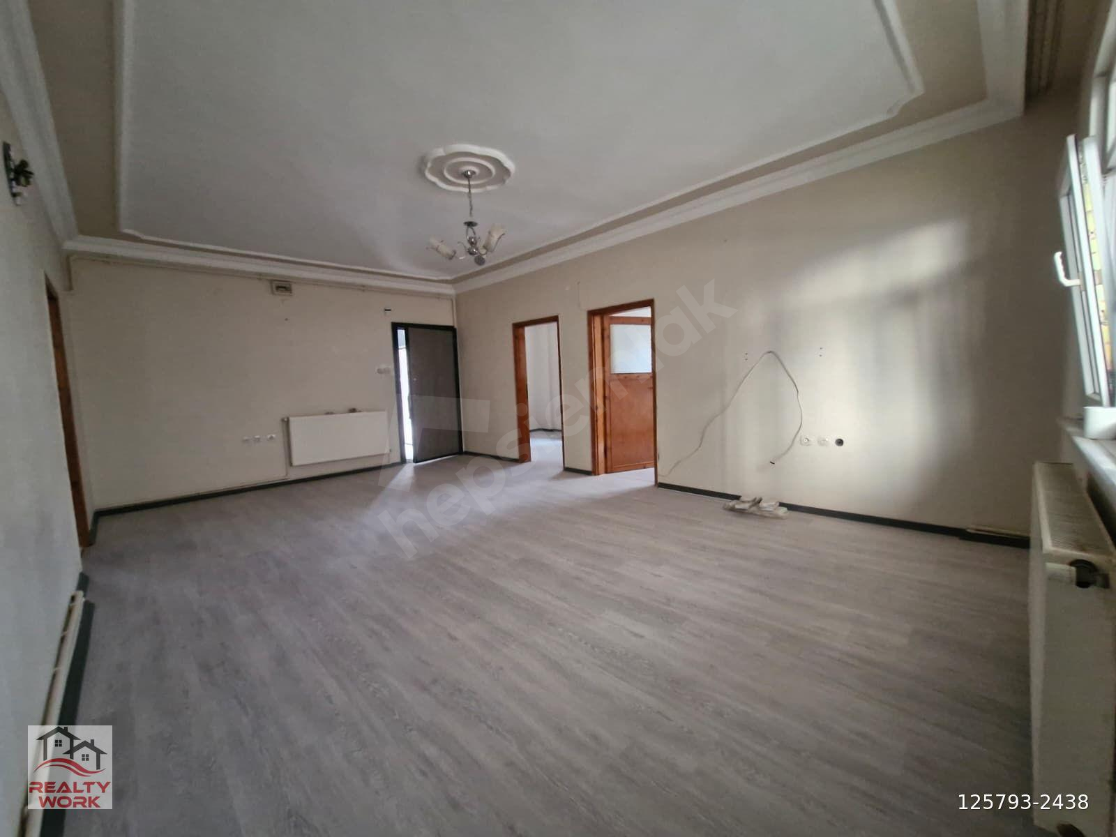 REALTY WORK'TEN KATTA TEK ARA KAT KİRALIK DAİRE