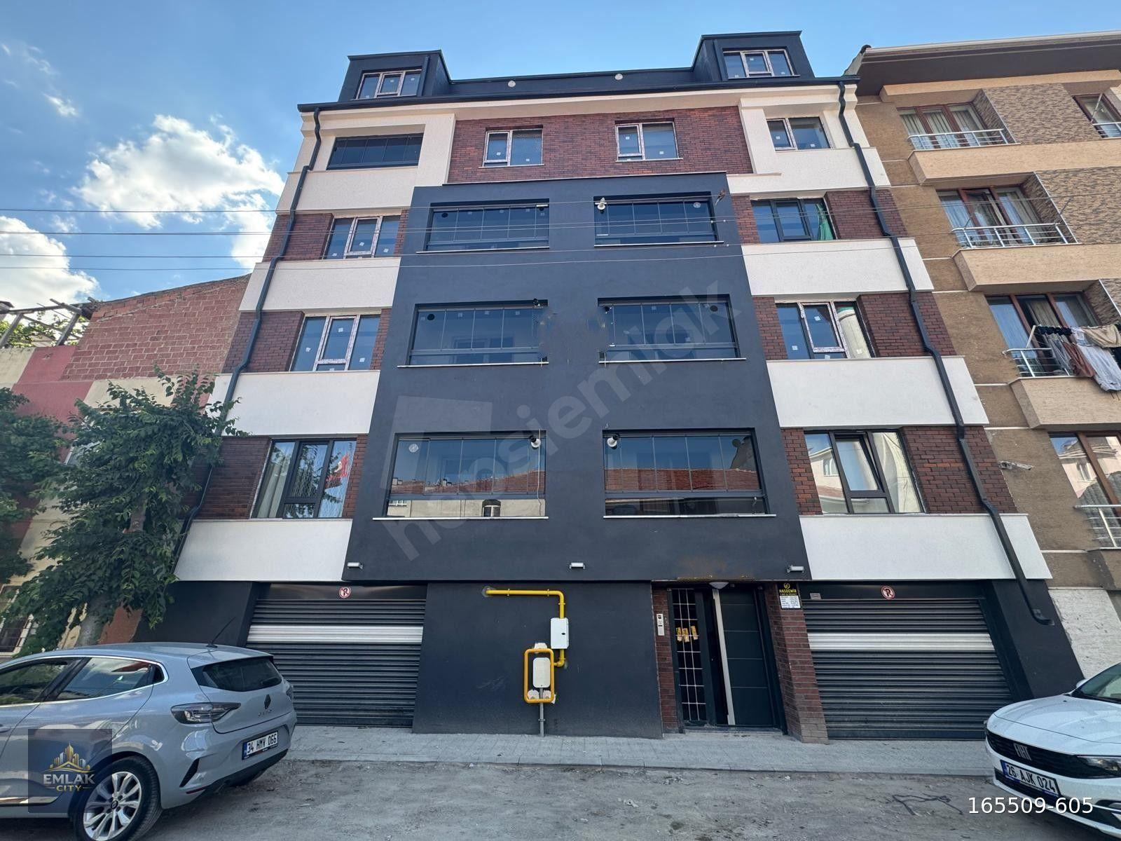 KUMLUBEL ESENLİ CAD. DİBİ SATILIK LÜKS EBEVEYN BANYOLU 2+1 DAİRE