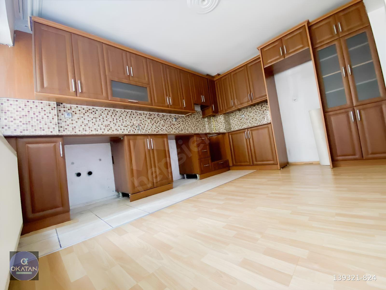 YARHASANLAR MH AVNİ GEMİCİOĞLU CAD 3+1 ASANSÖRLÜ ARAKAT