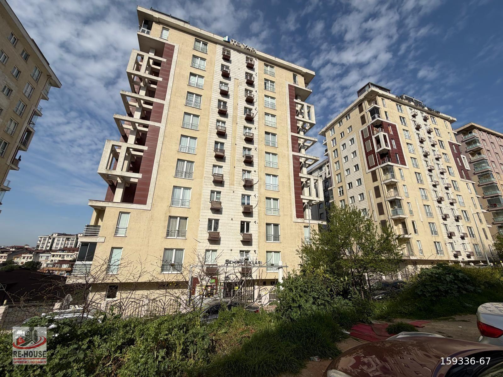 FİNANS MERKEZİ, ATAŞEHİR, EMAR square AVM YAKINI SİTE İÇERİSİNDE