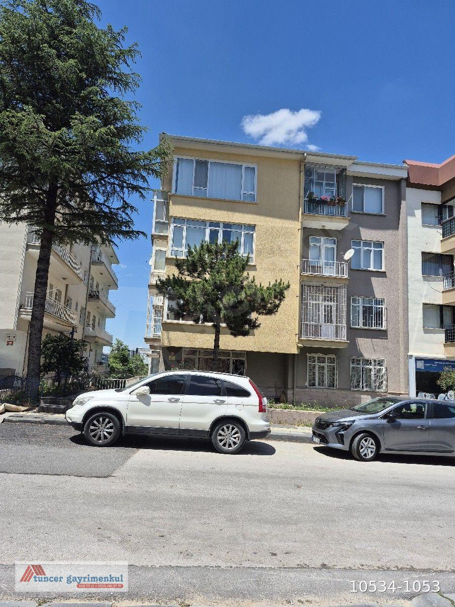 REŞAT NURİ SOKAKTA KOT 1 DE 3+1 KOMBİLİ
