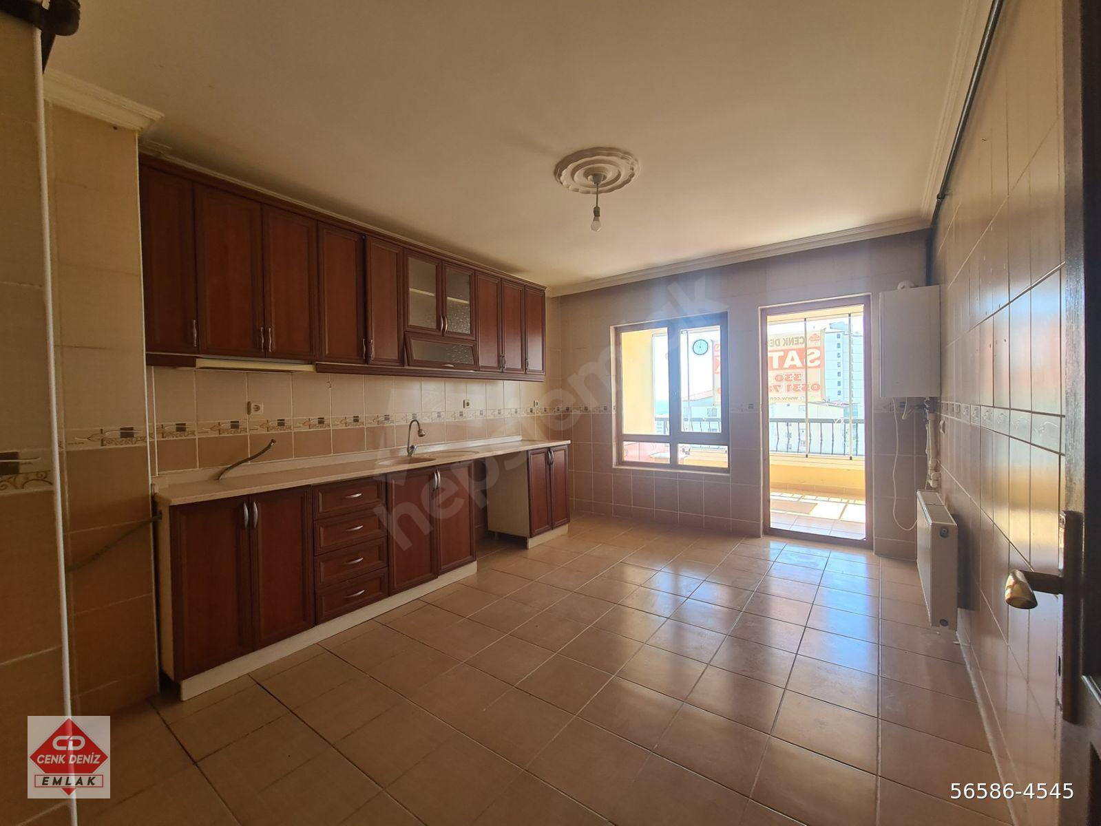 SELİM CD. ÜZERİ TERAS BALKON & GENİŞ MUTFAKLI KÖK TAPU 5.KAT 3+1