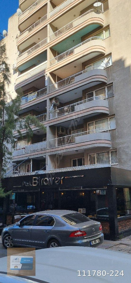 Bornova Süvari Caddesi'nde tadilatlı bakımlı satılık daire