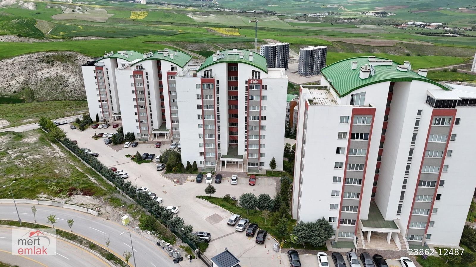YAPRACIK ODTÜ KONUTLARINDA ÖNÜ AÇIK ARA KAT 145m² 3+1 SATILIK