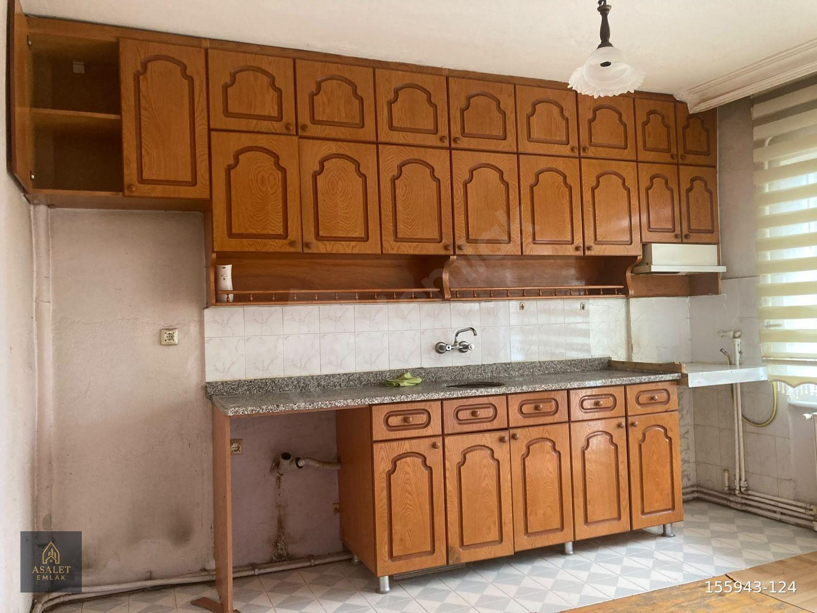 GÜLBAHAR HATUNDA ARA KAT 2+1 SATILIK DAİRE