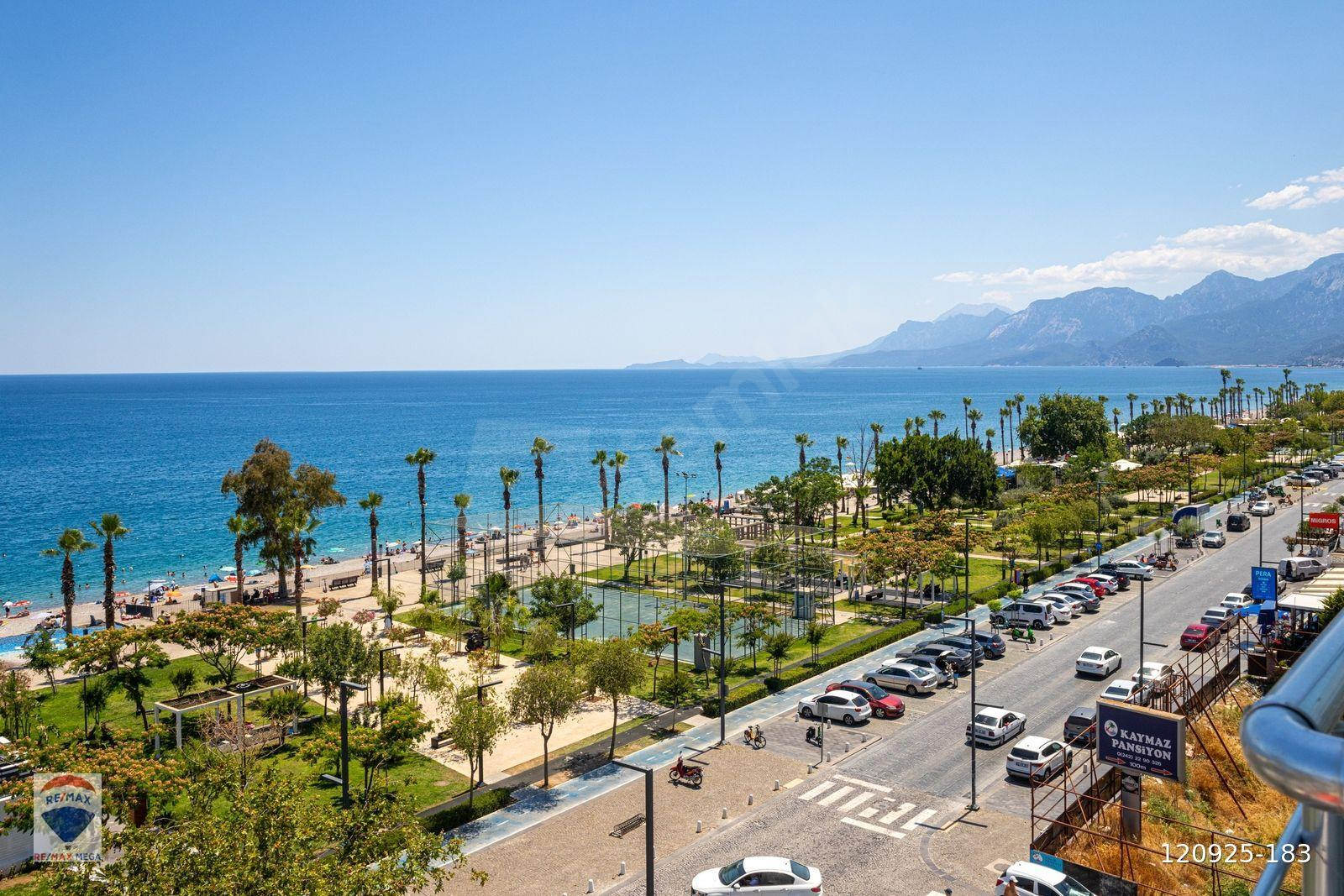 KONYAALTI'nda DENİZE SIFIR ARA KAT 2+1 DAİRE OTOPARKLI ASANSÖRLÜ