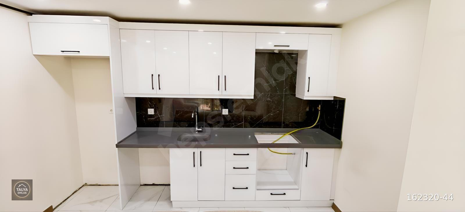 AVCILAR CİHANGİR'DE 1+1 SATILIK BAHÇEKATI DAİRE