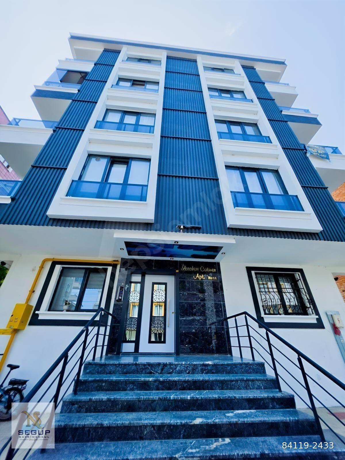 KÖRFEZ TRAMVAY DURAĞINA ÇOK YAKIN EŞYALI KİRALIK 1+1 DAİRE