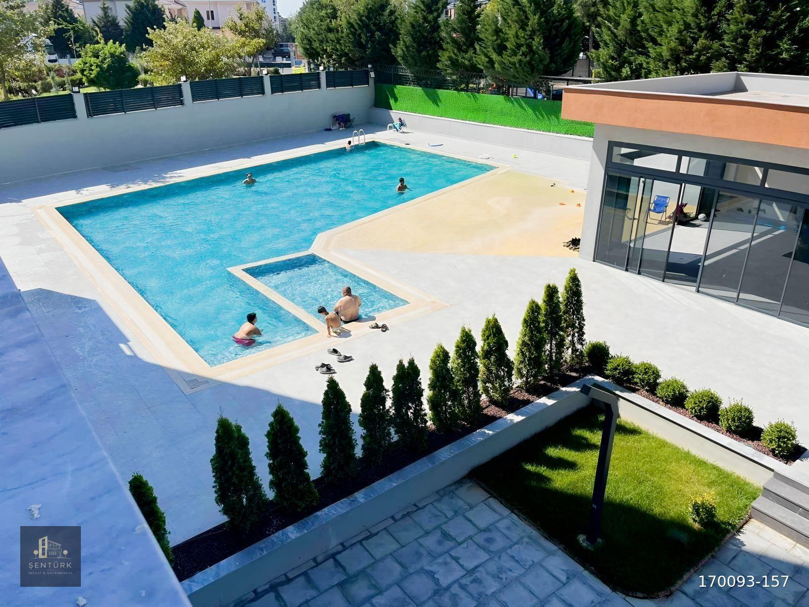 EMLAKLARDA YATAY MİMARİ SIFIR SİTE 2+1 120M2 ARAKAT HAVUZLU