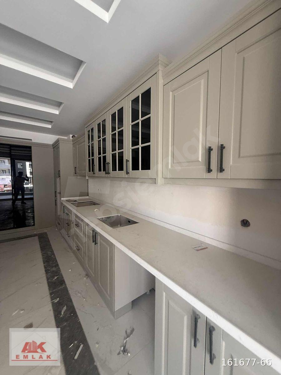 MEVSİM SİTESİNDE SATILIK GENİŞ 4+1 DAİRE