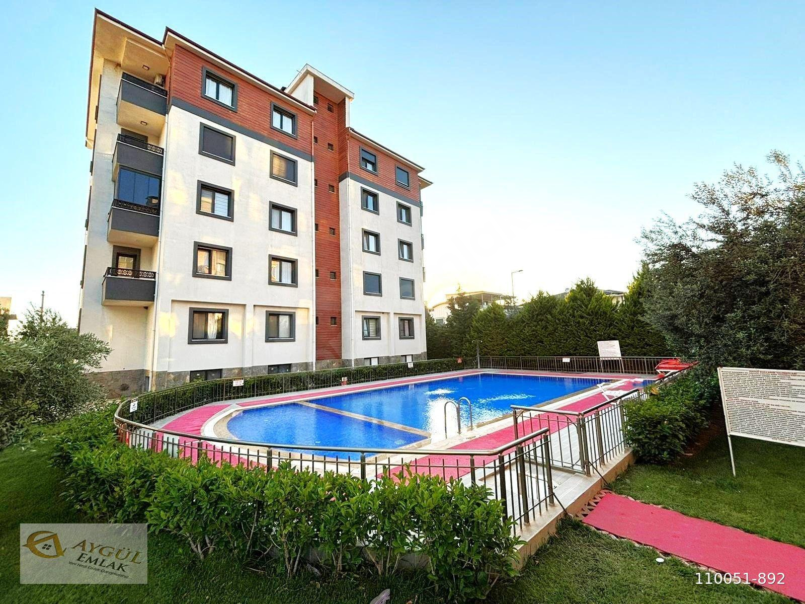 AYGÜL'DEN BURHANİYE'DE FULL KREDİLİ SİTE İÇİ HAVUZLU EBEVEYN BANYOLU CAM BALKONLU 3+1 SATILIK DAİRE