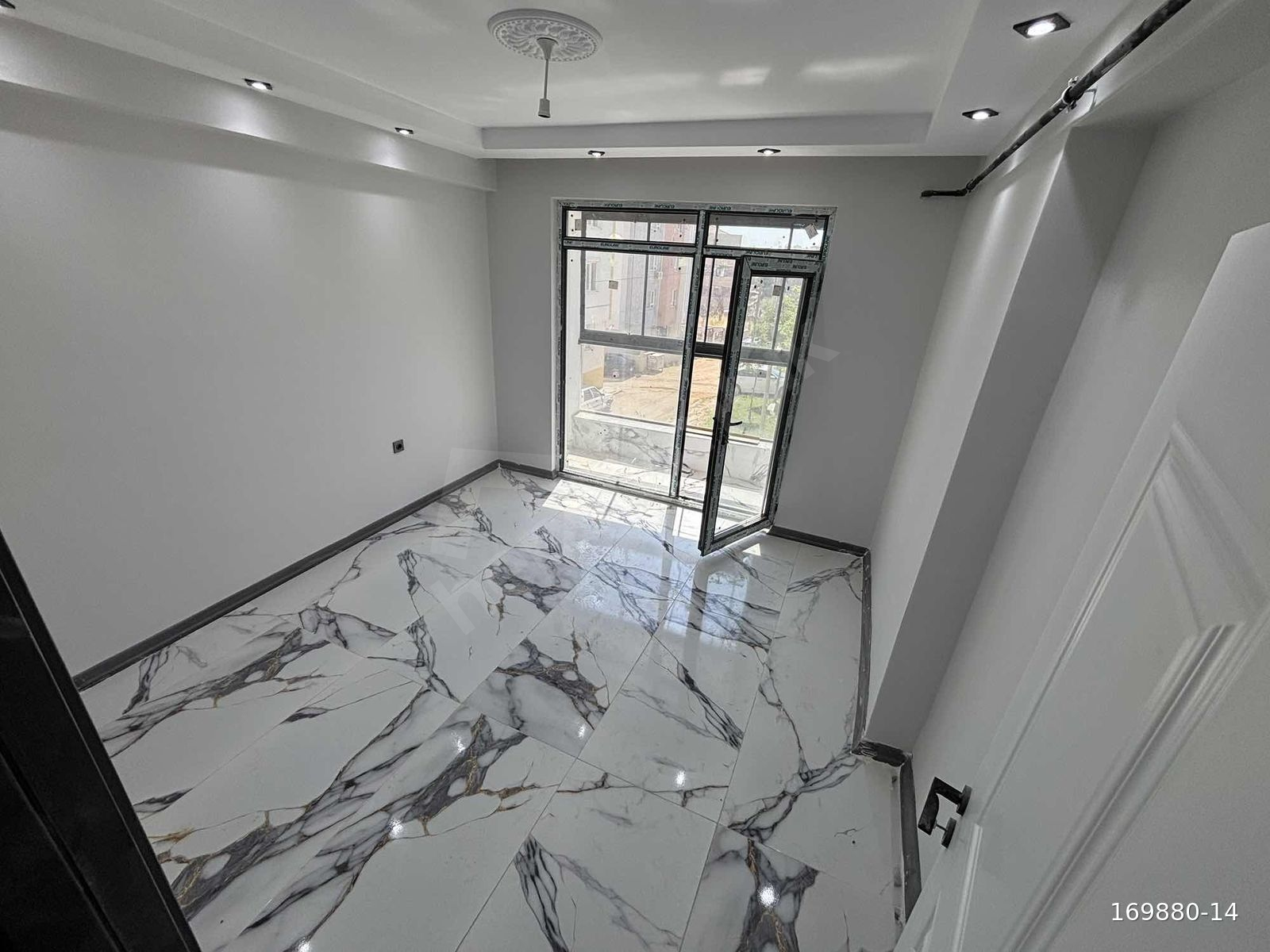 EMEK MH EMSALLERİNDEN ÇOK UYGUN KAPALI PAZAR YAKINI 60m2 2+0