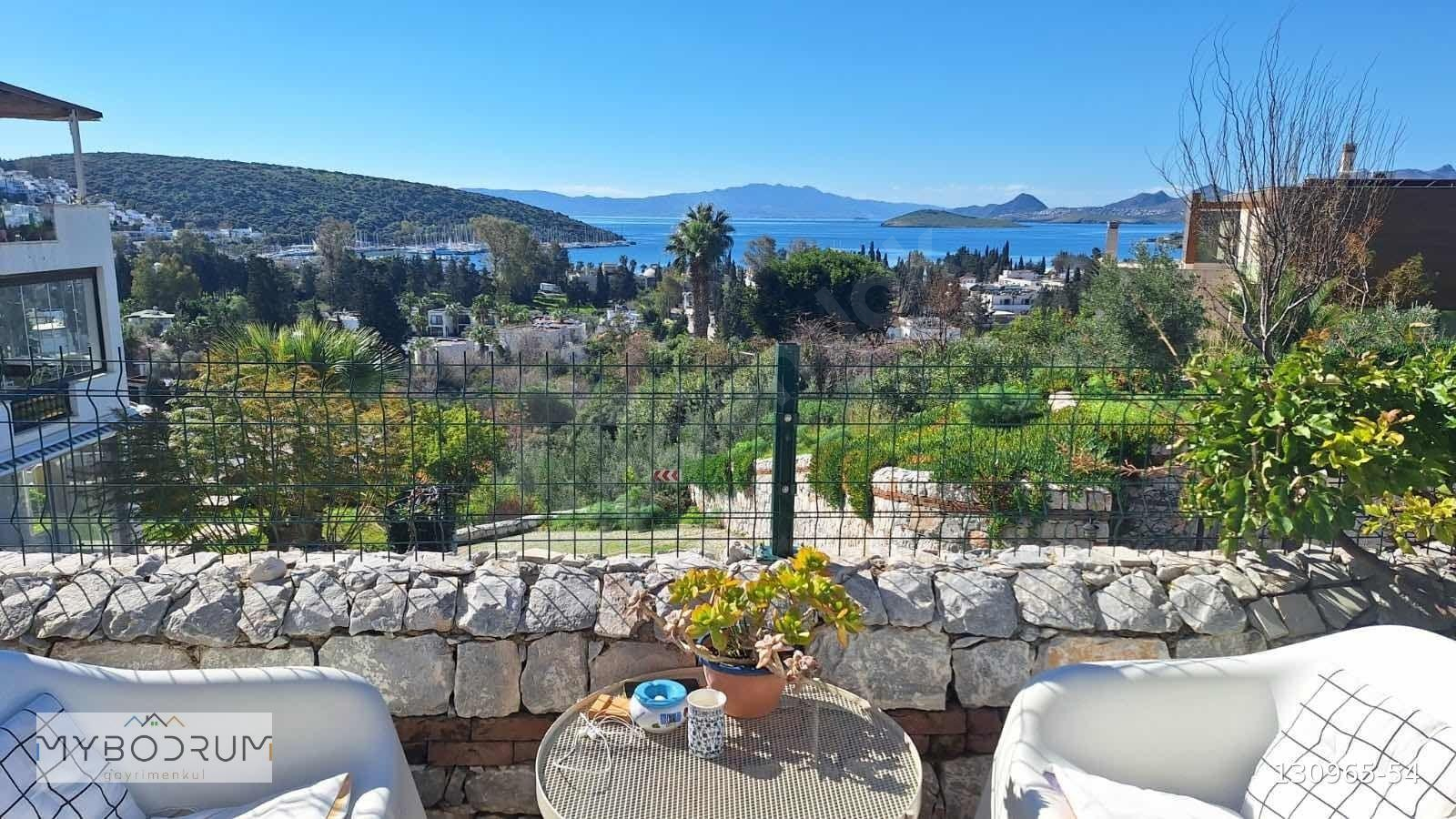 Bodrum Bitez de Deniz Manzaralı Satılık 3+1 Bahçe Katı Daire