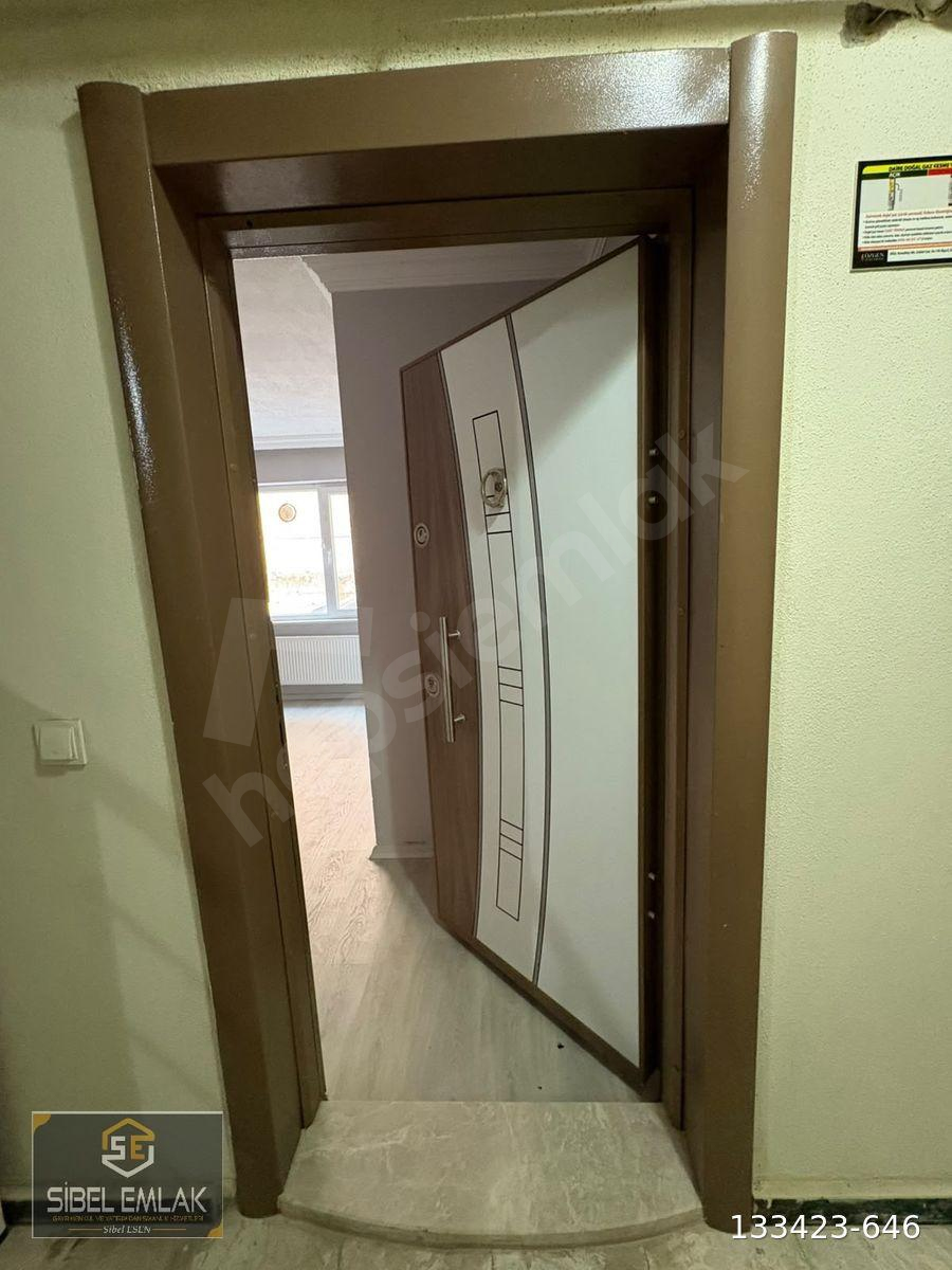 ÇANAKKALE BİGADA ÇARŞI MERKEZDE EŞYALARIYLA BİRLİKTE SATILIK BÜYÜK 1 + 1 DAİRE 55 m2 6 YILLIK BİNA