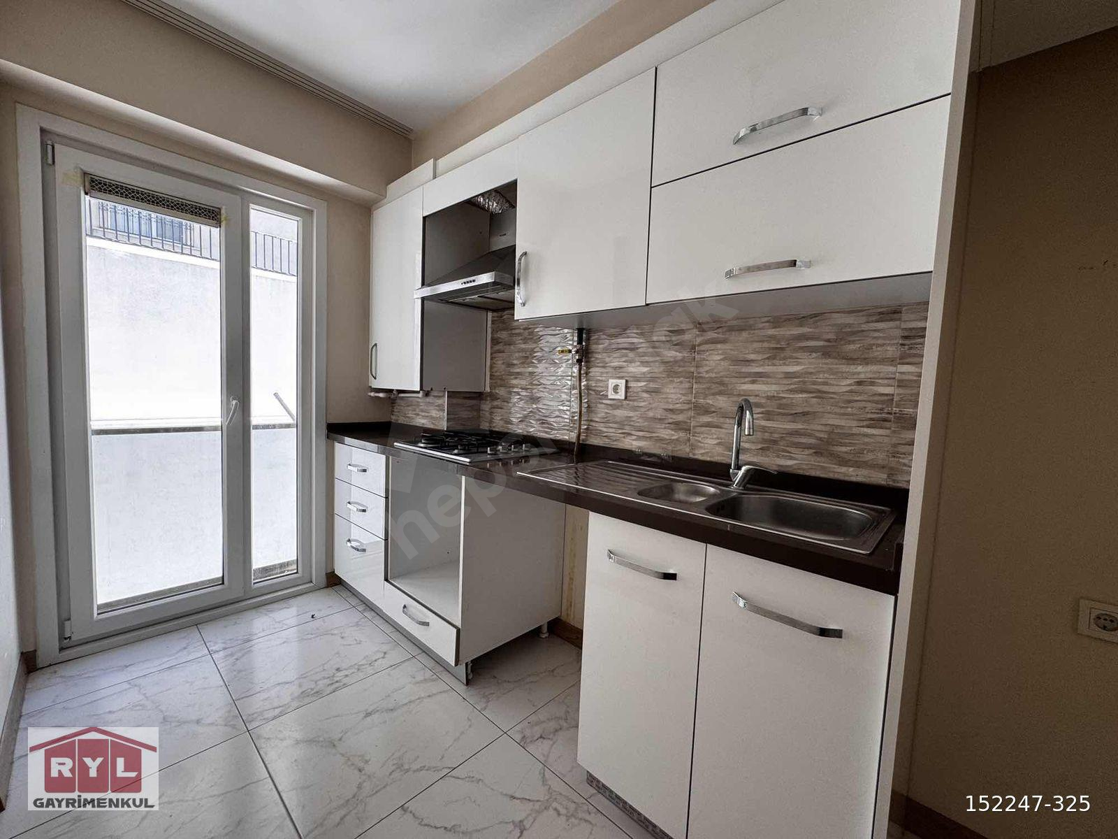 ümraniye istiklal mah kiralık 2+1 otopark ebeveyn banyolu daire