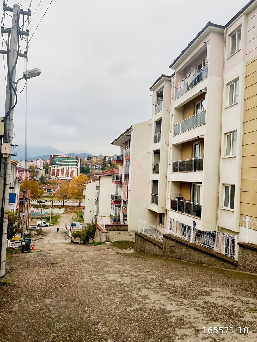 KARABÜK MERKEZ 100.YILDA SATILIK ARA KAT 1+1 EŞYALI DAİRE