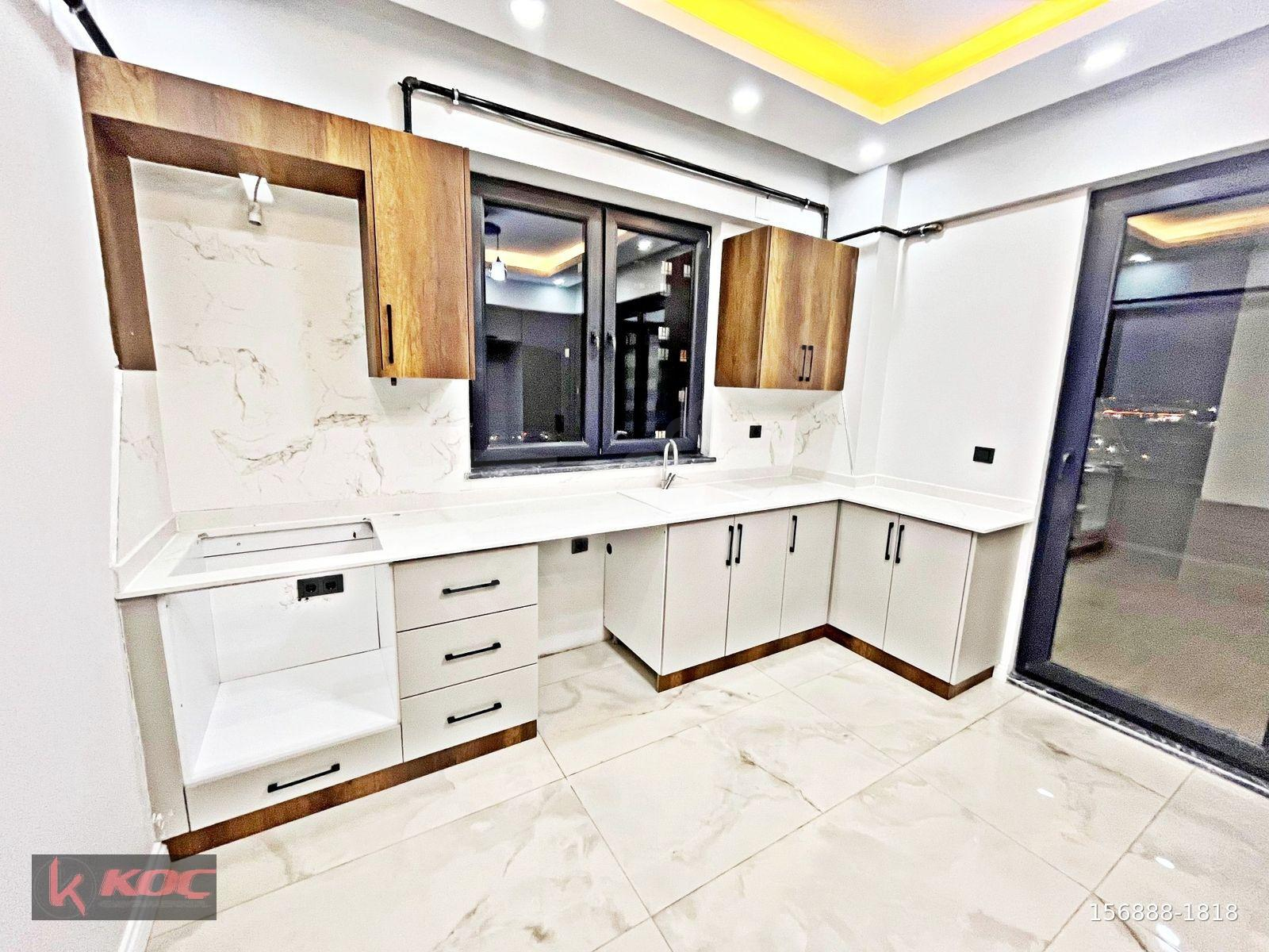 FISTIKLIK'DA CADDE ÜZERİ ARAKAT YERDEN ISITMA GENŞ BALKON LÜX2+1