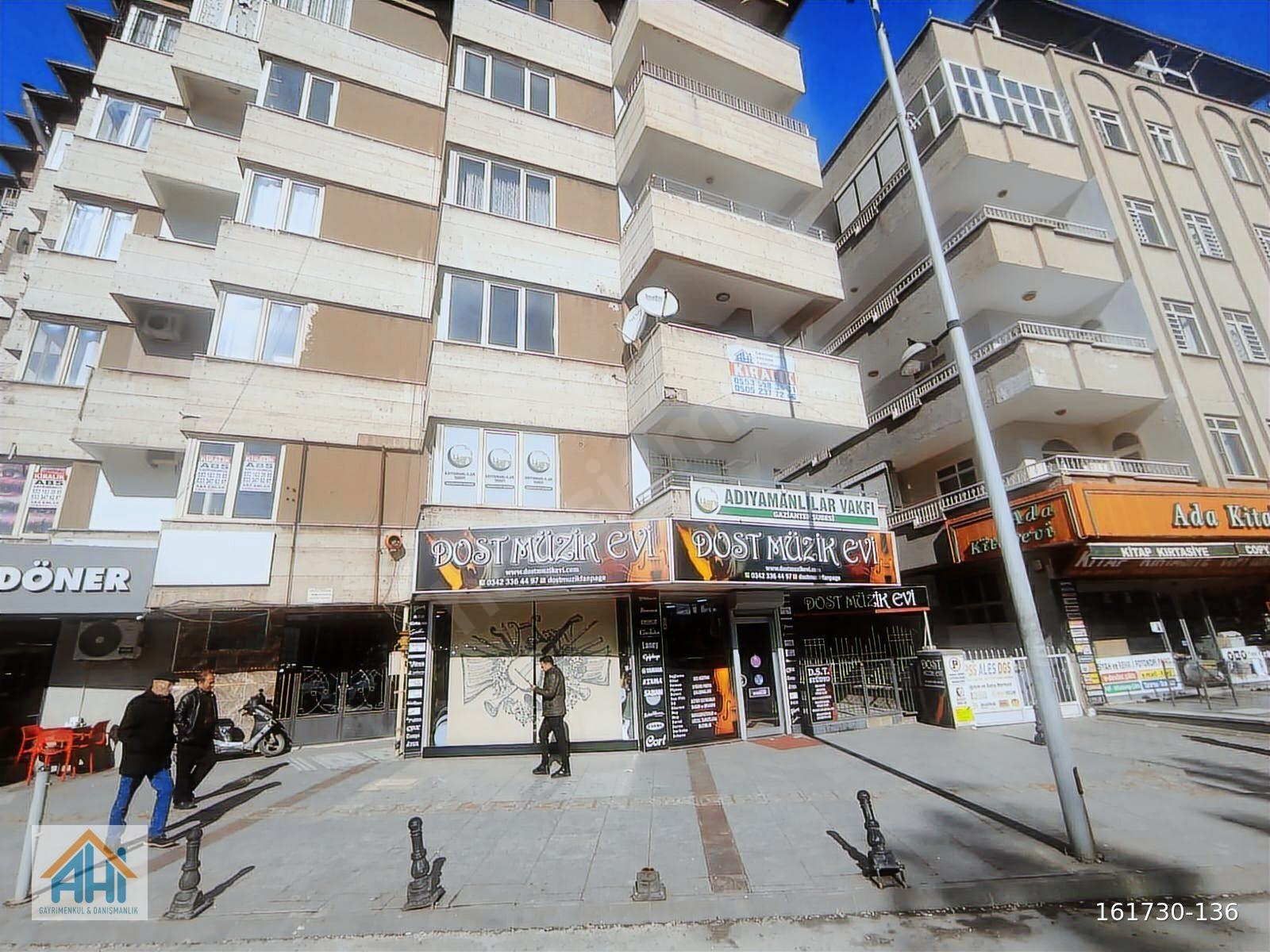 AHİ GAYRİMENKULDEN GAZİANTEP LİSESİ KARŞISIN'DA KİRALIK 3+1 DAİR